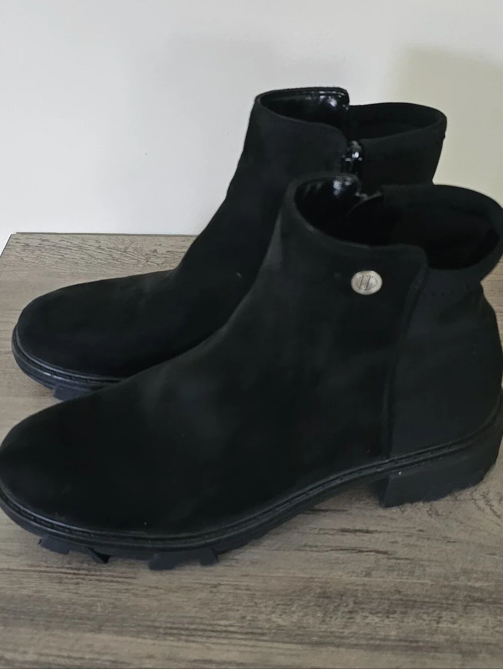 Unisa Women's Black Suede Lug Ankle Boots Size 8 M